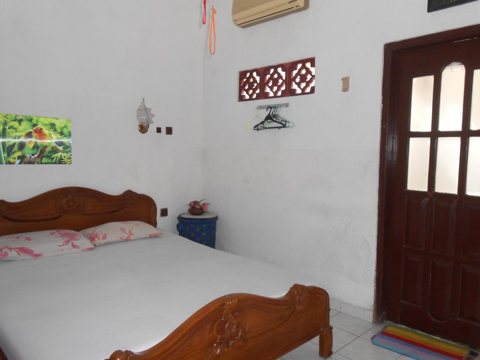 Fortuna Guest House Yogyakarta Exterior foto